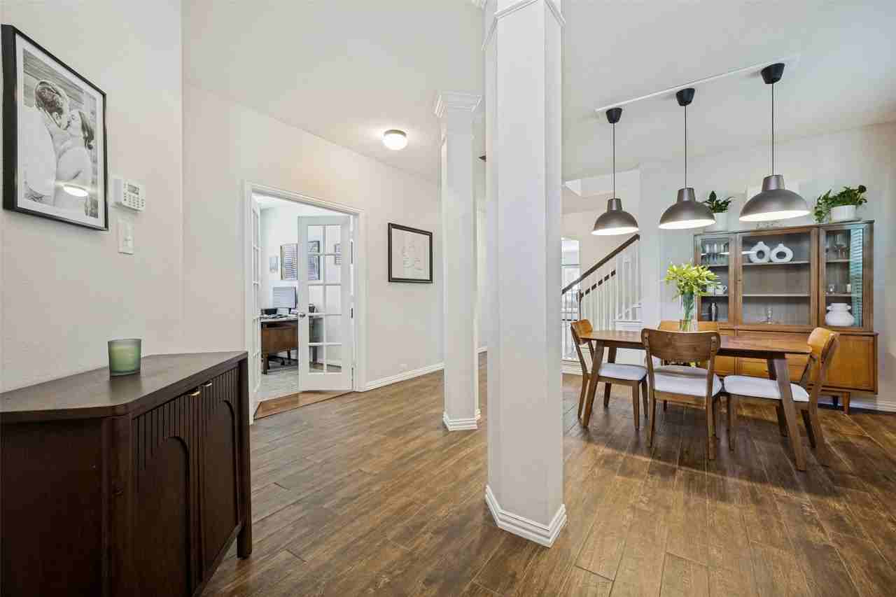 310 Conroe Cir - Photo 5 of 26
