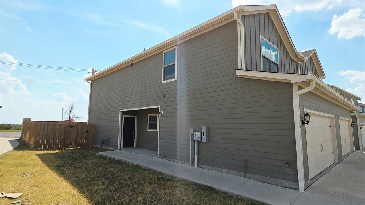 331 Stone Ct - Photo 3 of 18