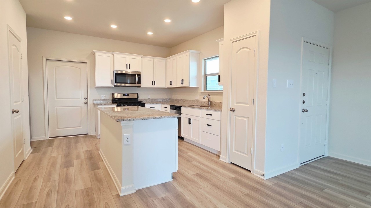 331 Stone Ct - Photo 5 of 18
