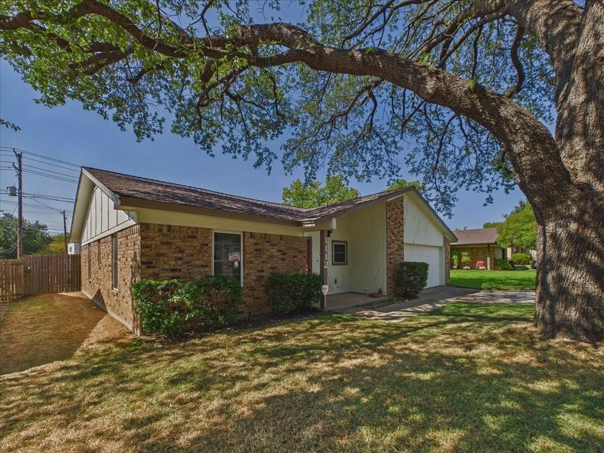 1112 Fox River Ln - Photo 3 of 38