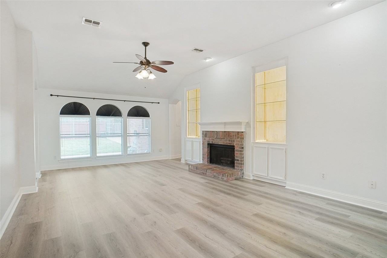 1828 Lacey Oak Ln - Photo 3 of 16
