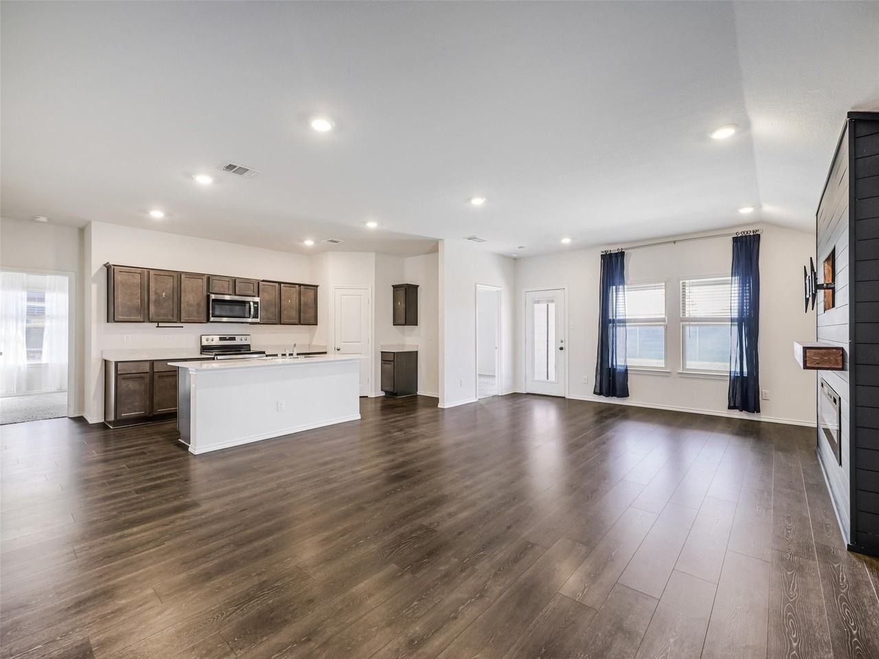 304 Patina St - Photo 4 of 25