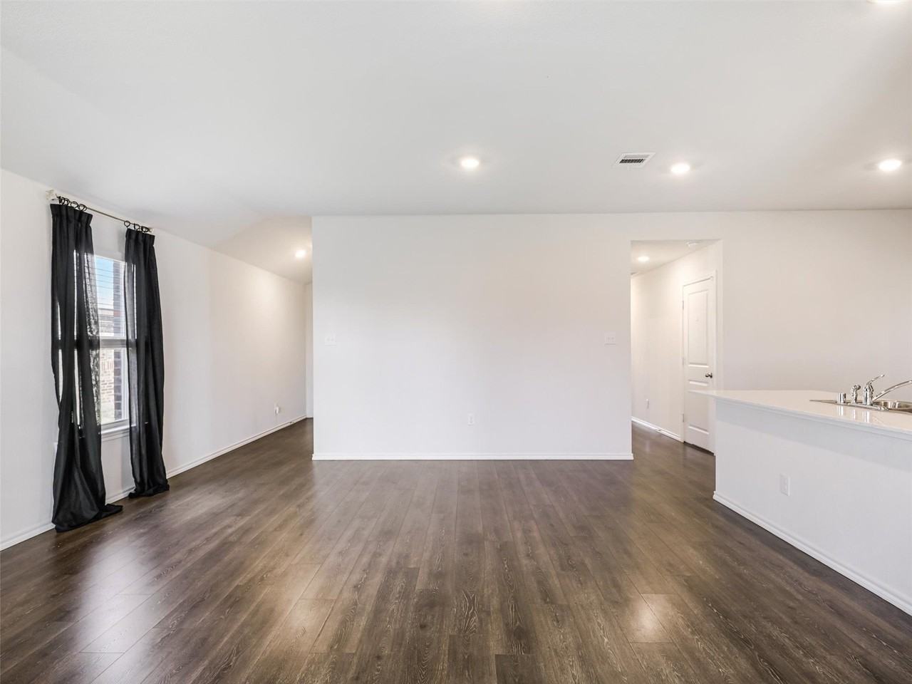 304 Patina St - Photo 5 of 25