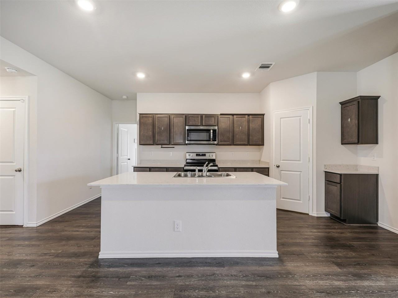 304 Patina St - Photo 6 of 25