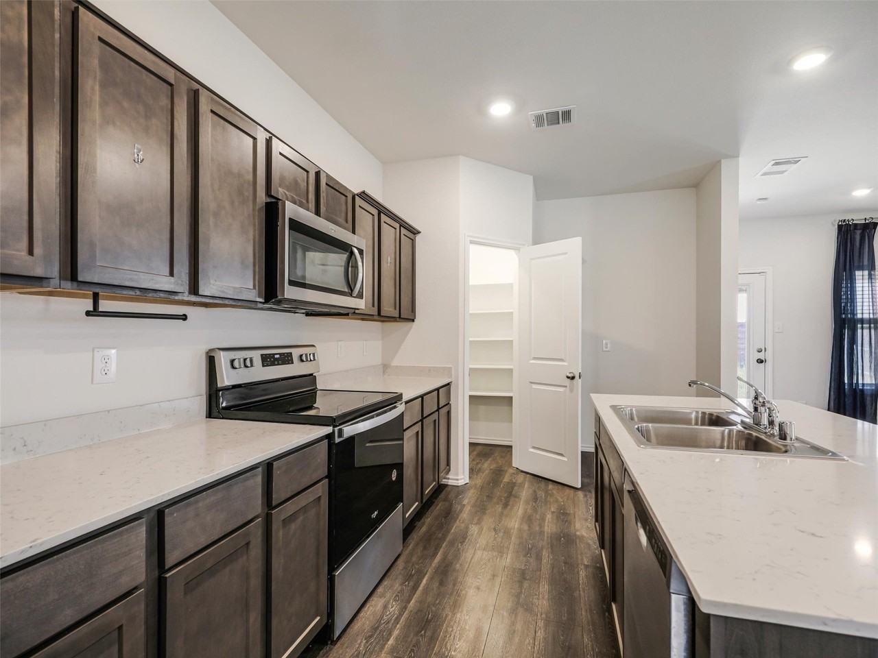 304 Patina St - Photo 7 of 25