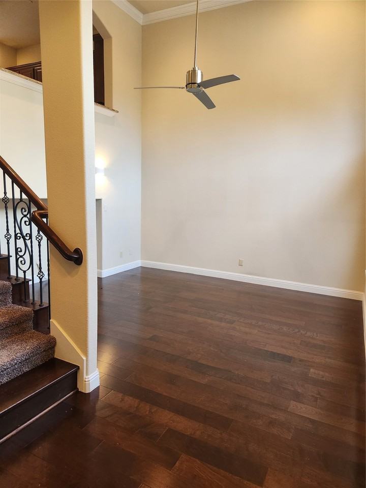 5720 Robbie Rd - Photo 3 of 30
