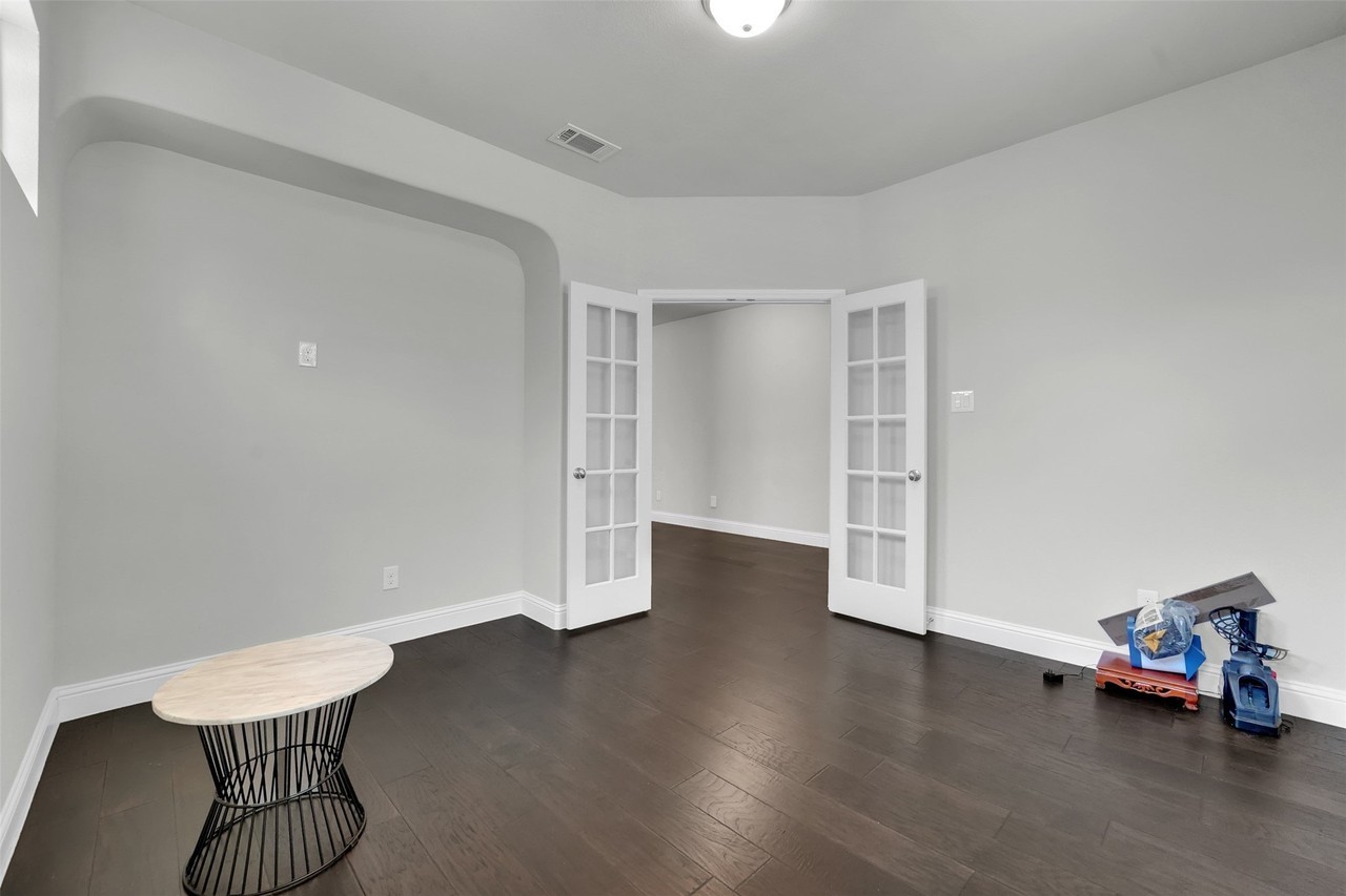 810 Acadia Ct - Photo 5 of 39