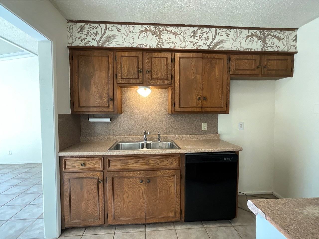 806 Long Dr - Photo 4 of 18
