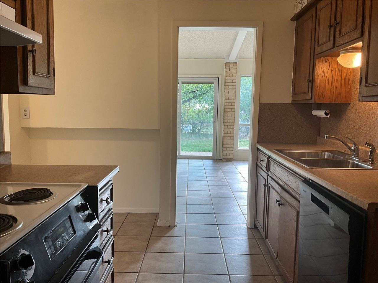 806 Long Dr - Photo 5 of 18