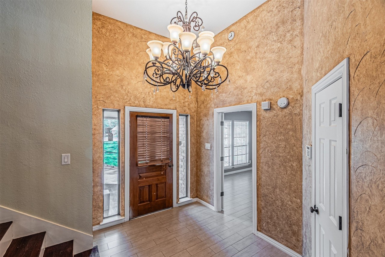 8808 Sylvan Ct - Photo 5 of 40