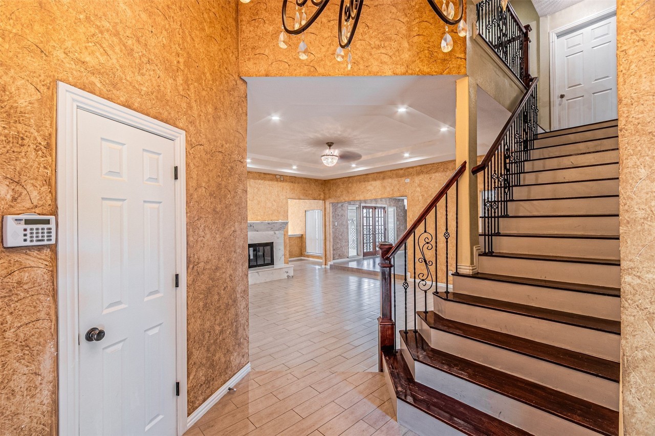 8808 Sylvan Ct - Photo 6 of 40