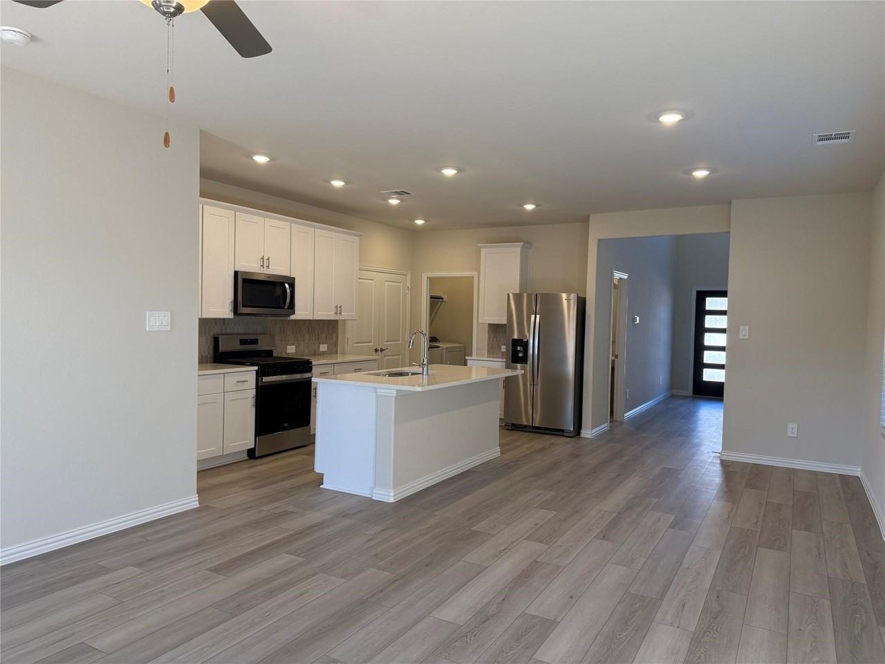 1736 Arches Rd - Photo 4 of 15