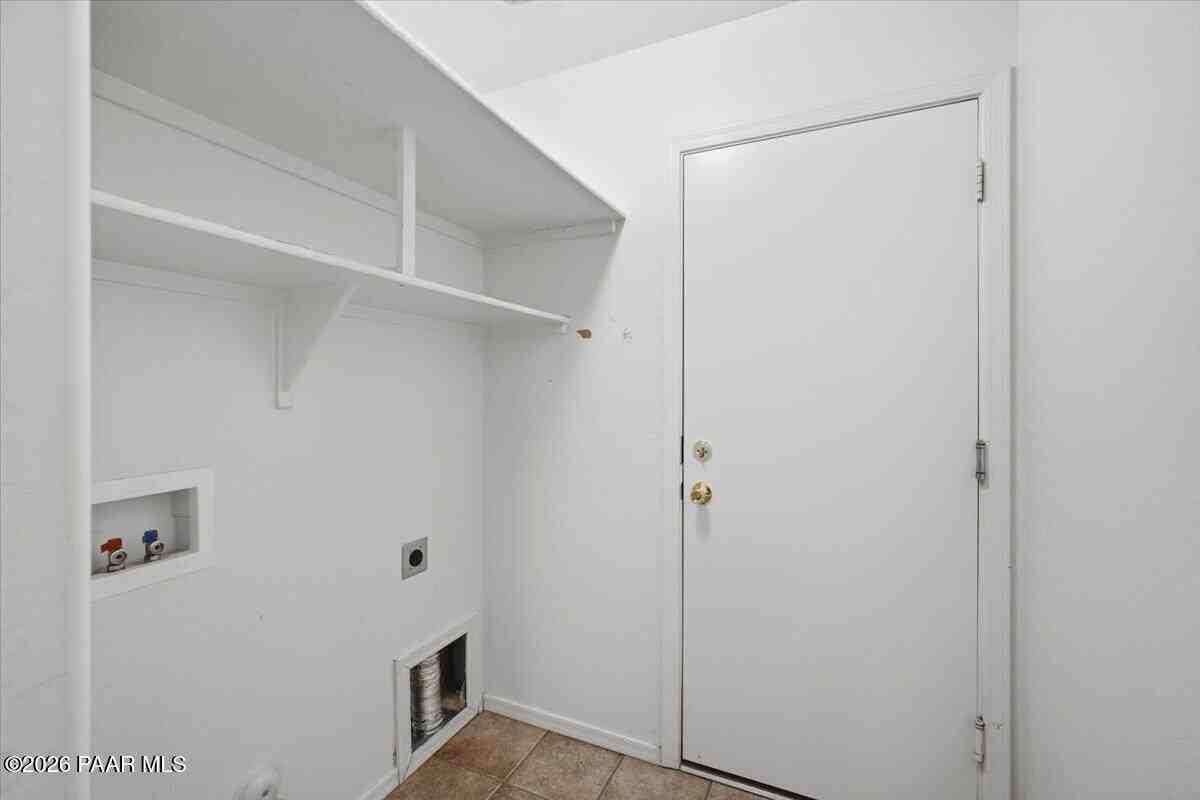 605 Harding Rd - Photo 4 of 16