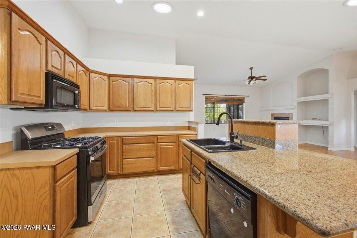 2330 W Gambels Ridge Dr - Photo 2 of 16
