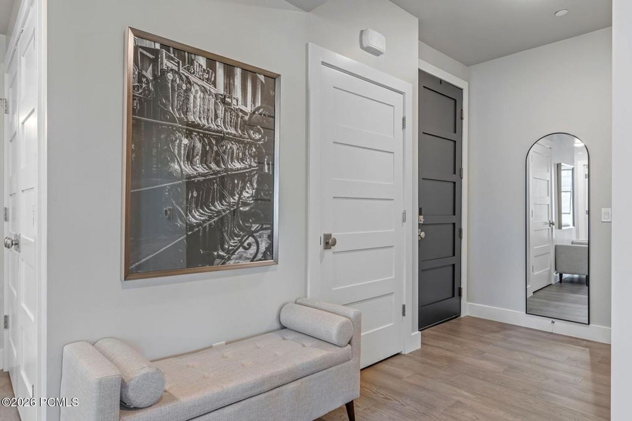 1114 W Helling Cir #104 - Photo 5 of 34