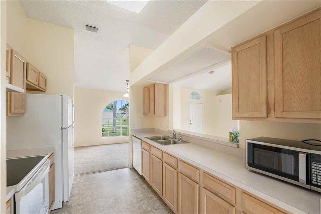 1545 Barber St - Photo 6 of 29