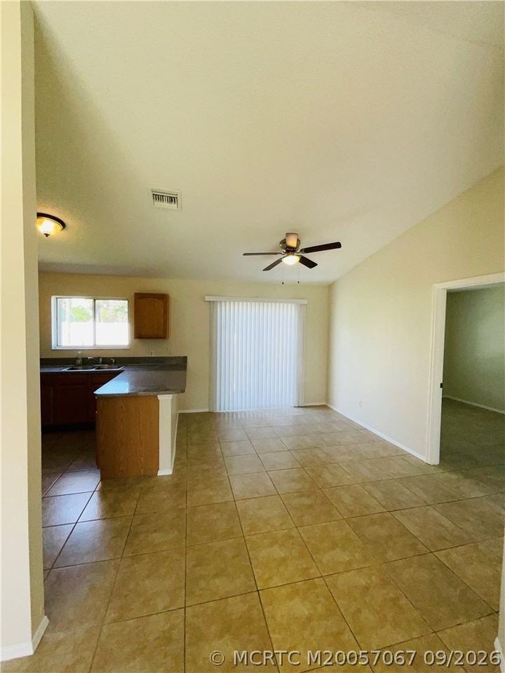 2813 Se Ironton Ave - Photo 3 of 13