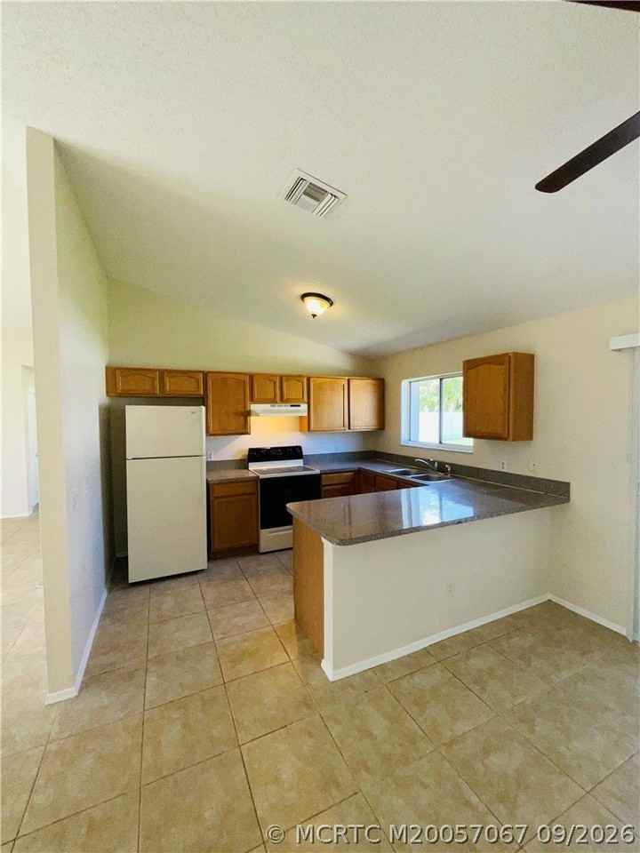 2813 Se Ironton Ave - Photo 4 of 13