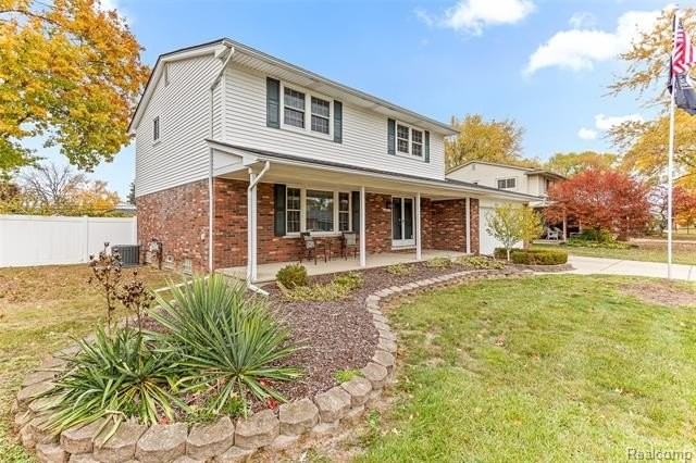 16515 Festian Dr - Photo 2 of 48