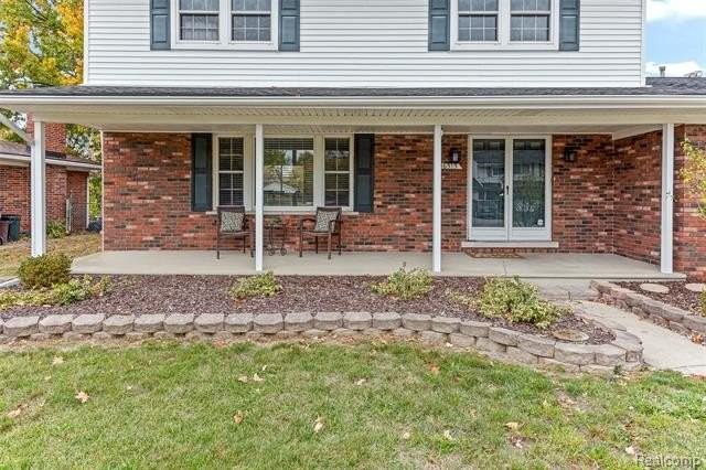 16515 Festian Dr - Photo 3 of 48