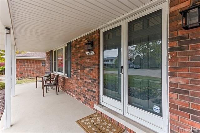 16515 Festian Dr - Photo 4 of 48