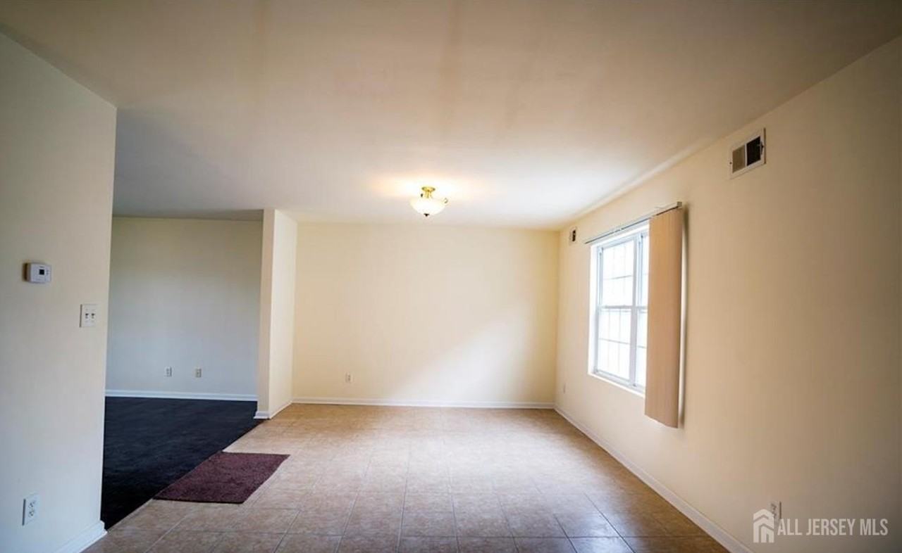 47 Sharot St Unit 2 - Photo 4 of 8
