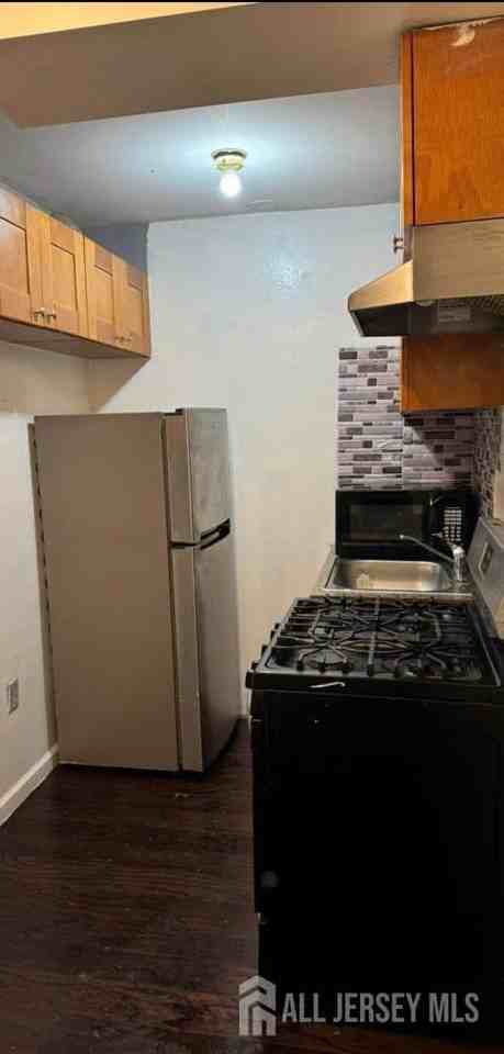 47 Sharot St Unit 2 - Photo 7 of 8