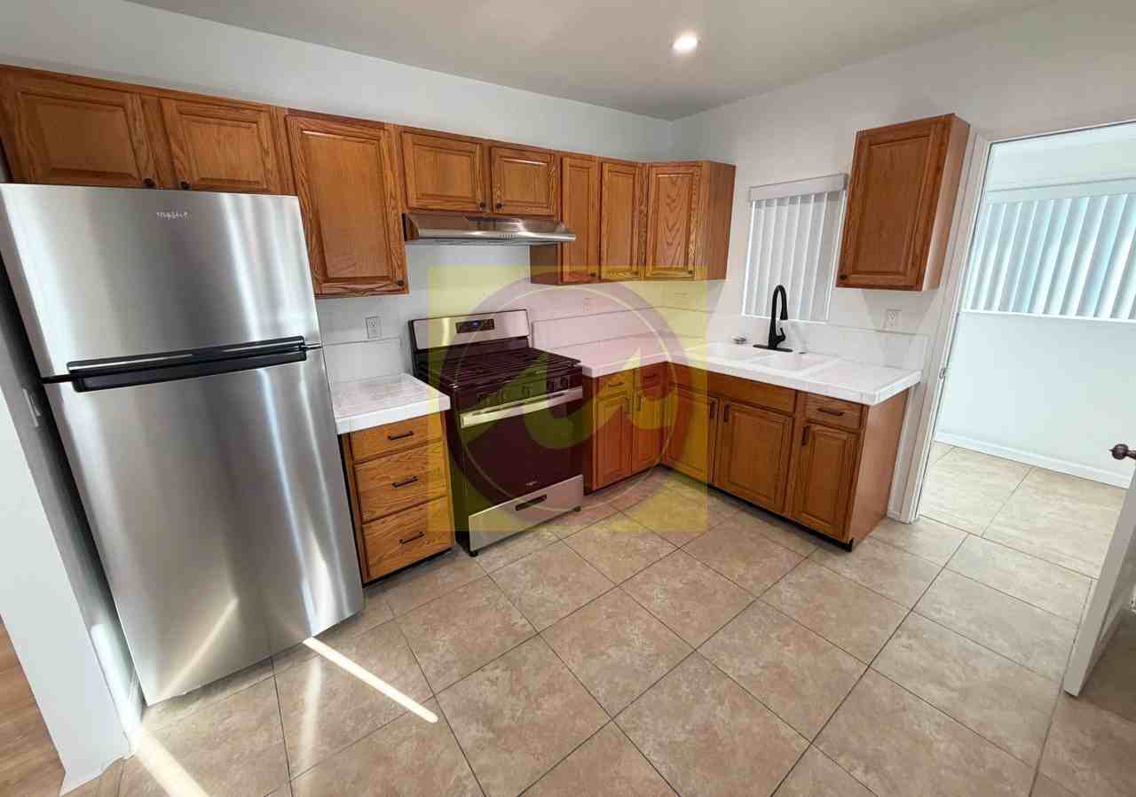 4228 160th Street - Photo 4 of 7