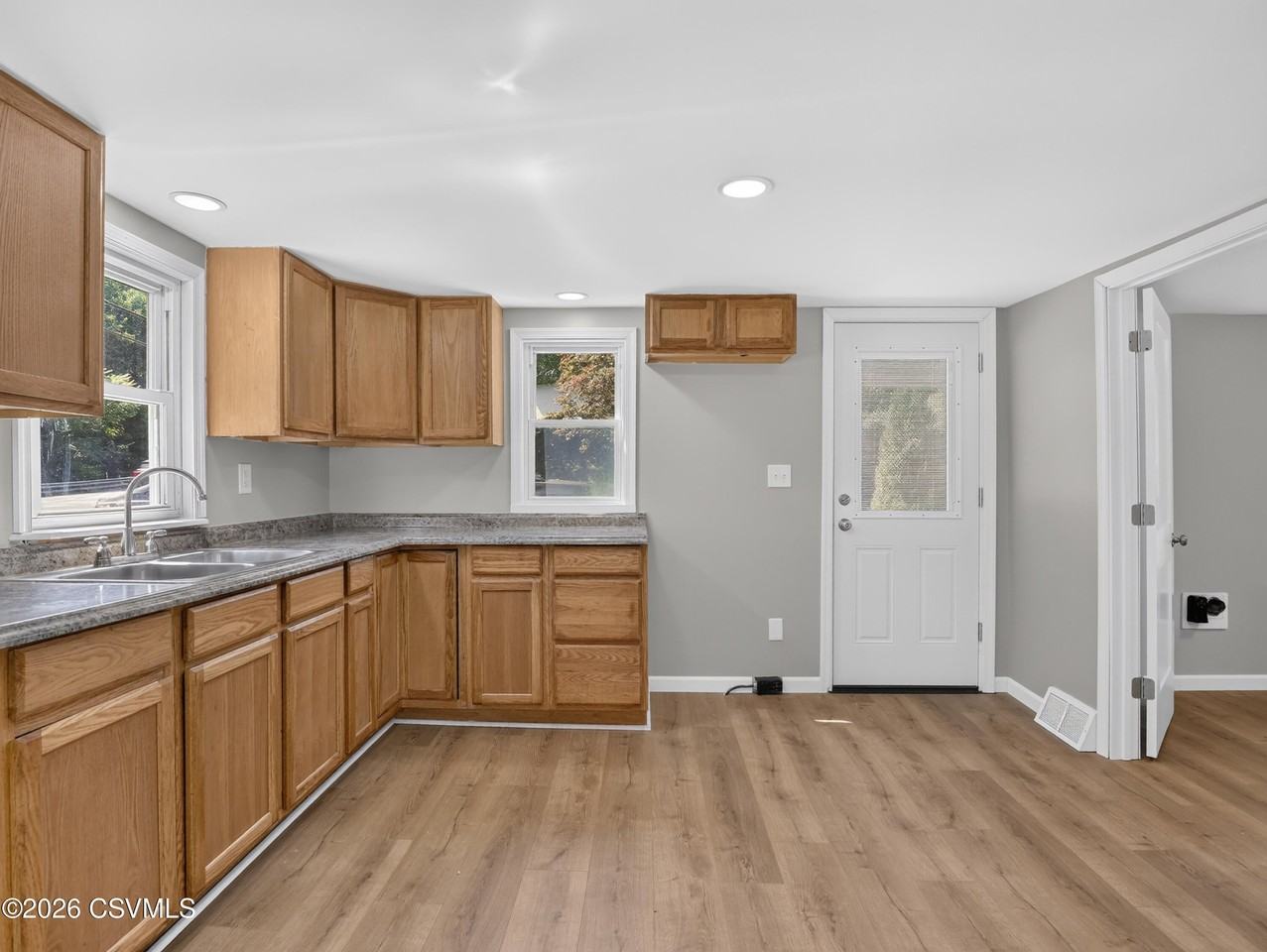166 Numidia Dr - Photo 5 of 31