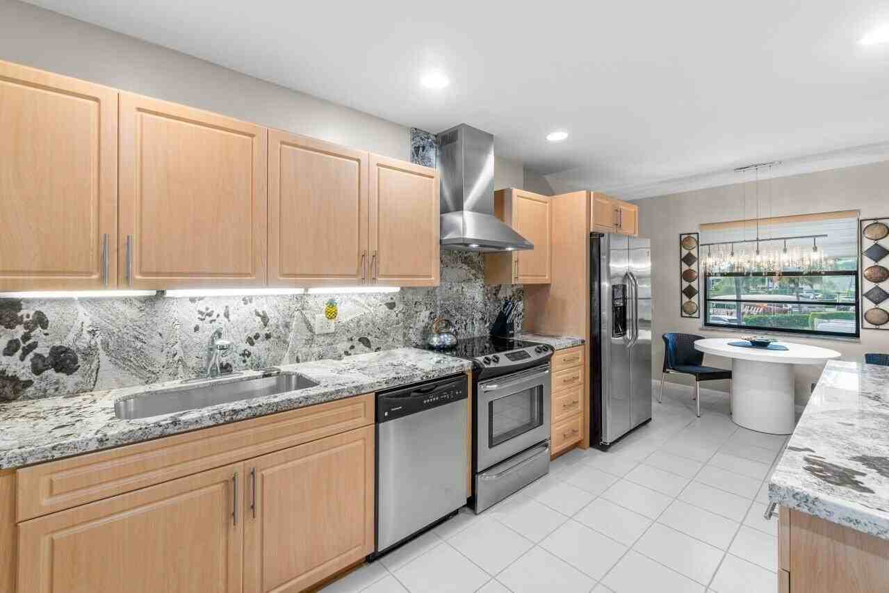 68 Eastgate Dr #D - Photo 3 of 50