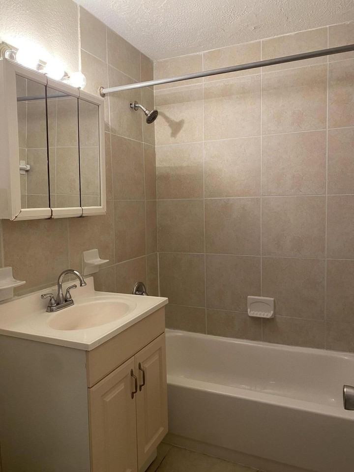 124 Yacht Club Dr #1 - Photo 2 of 6