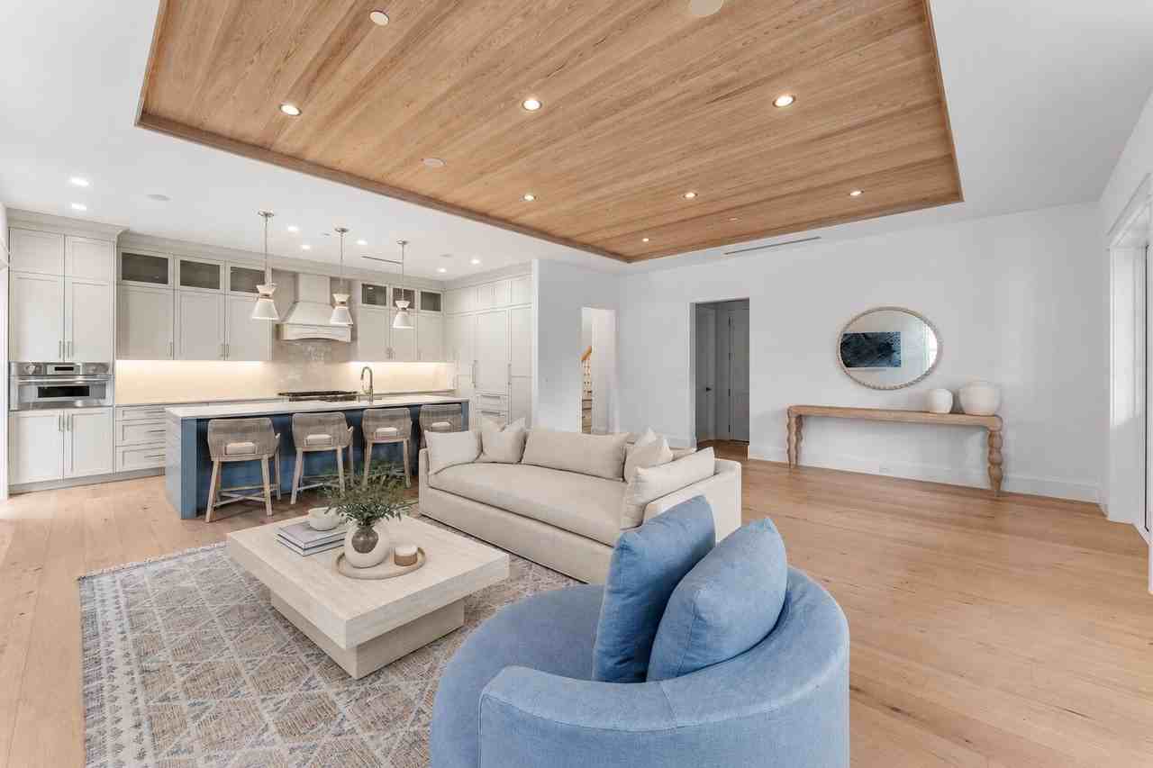 140 Se 1st Ave - Photo 5 of 25