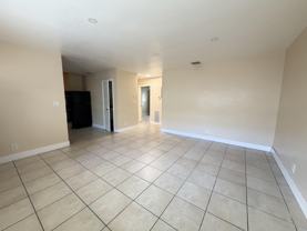 905 Se 15th St #2 - Photo 1 of 1
