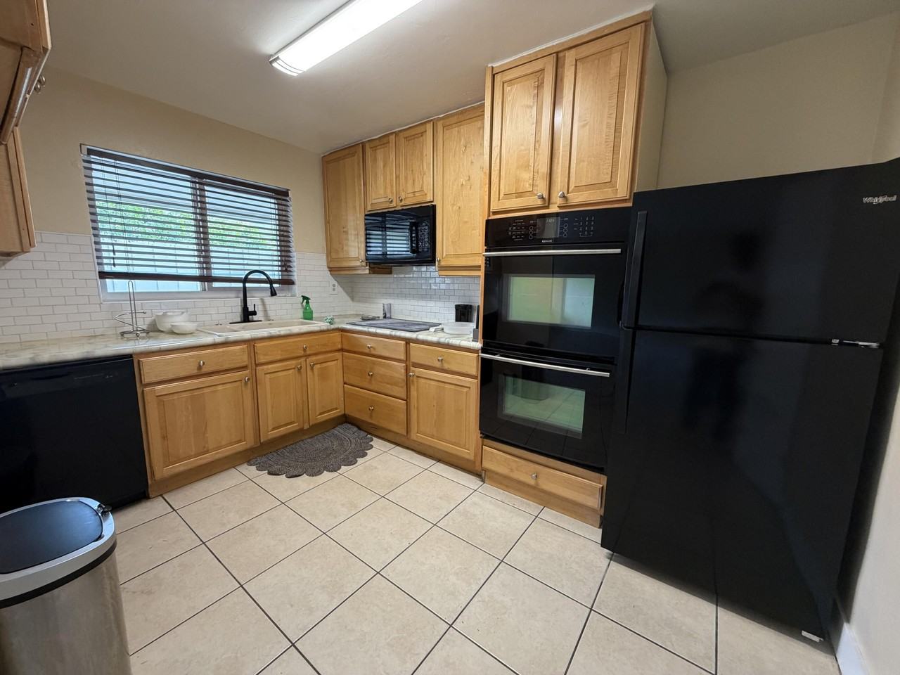905 Se 15th St #2 - Photo 4 of 15
