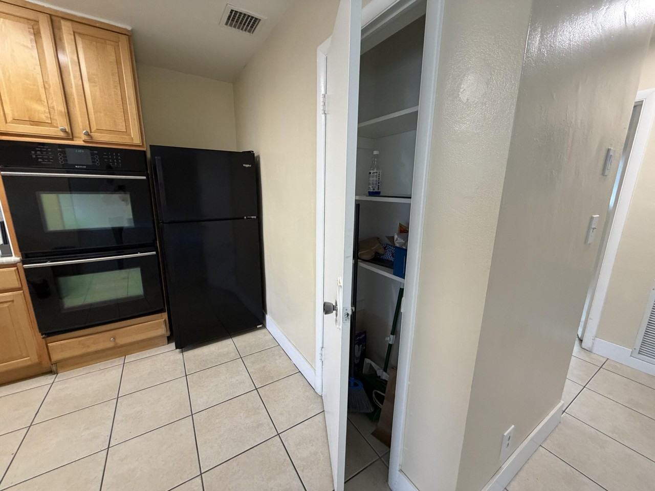 905 Se 15th St #2 - Photo 5 of 15