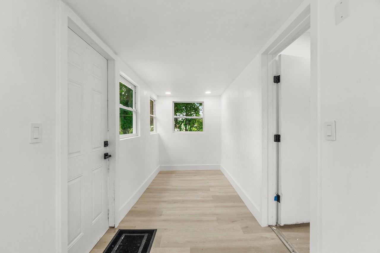 114 Nw 10th Ave - Photo 5 of 33
