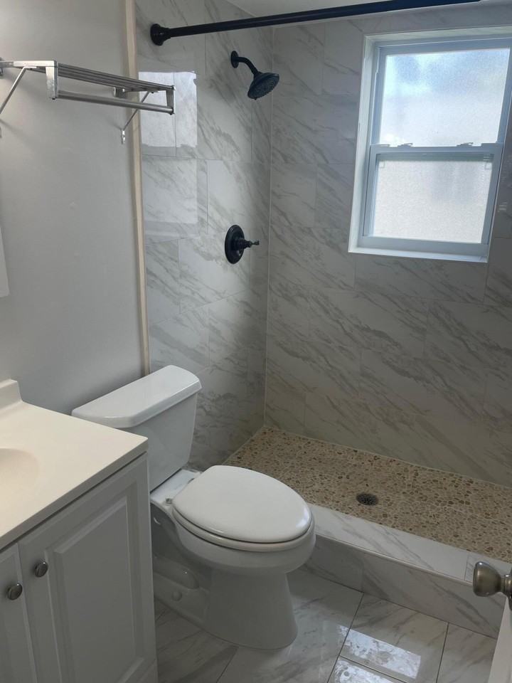 217 Se 20th Ave #7 - Photo 4 of 10