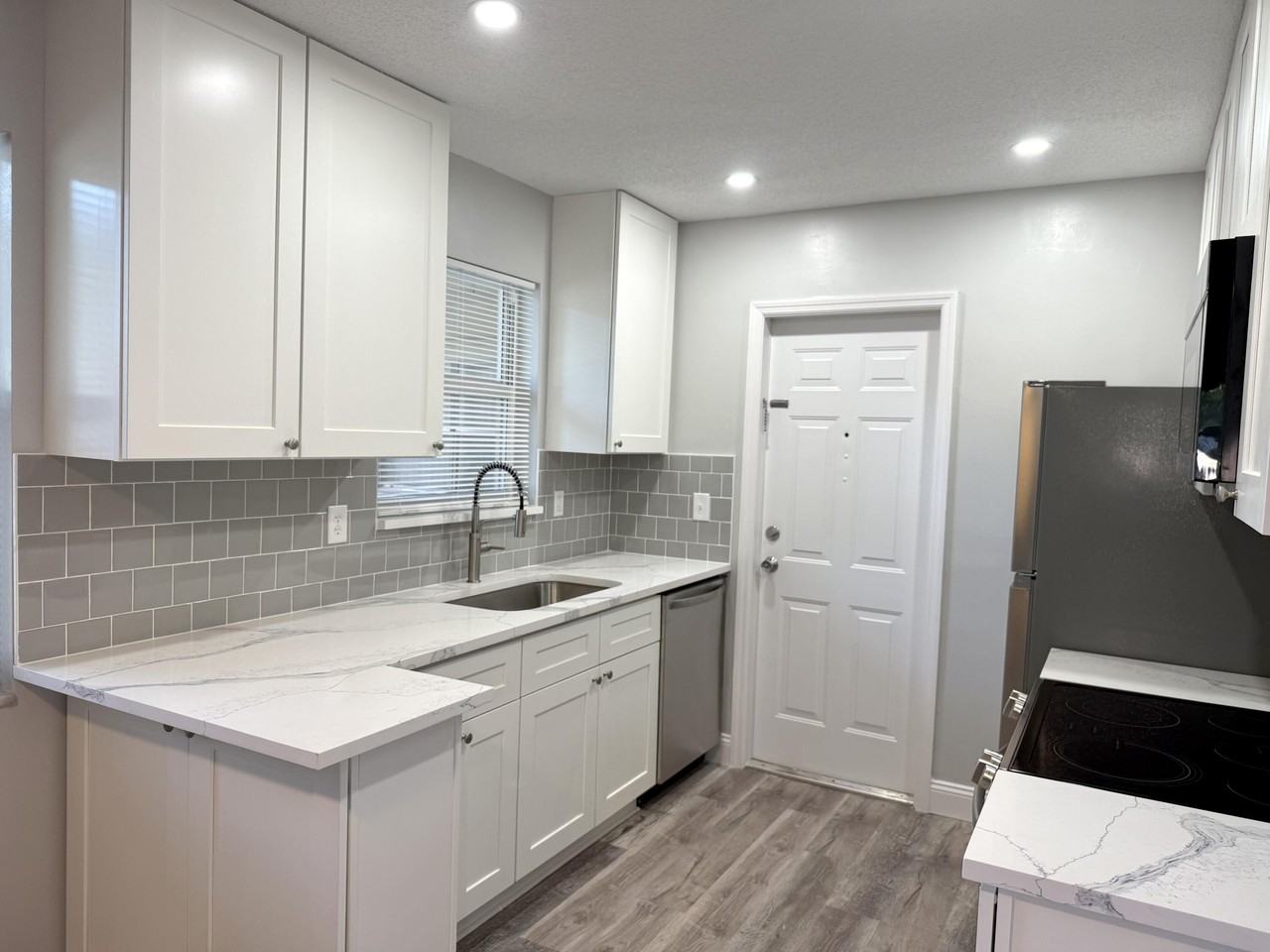 3500 Harrison St #7 - Photo 4 of 27