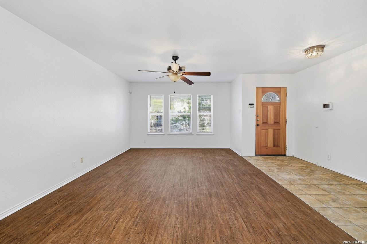 10106 Amber Flora Dr - Photo 5 of 26