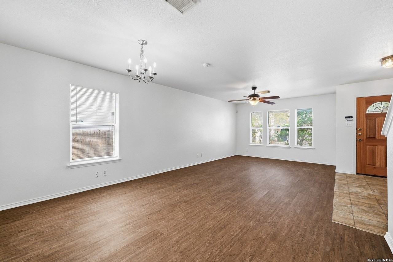 10106 Amber Flora Dr - Photo 6 of 26