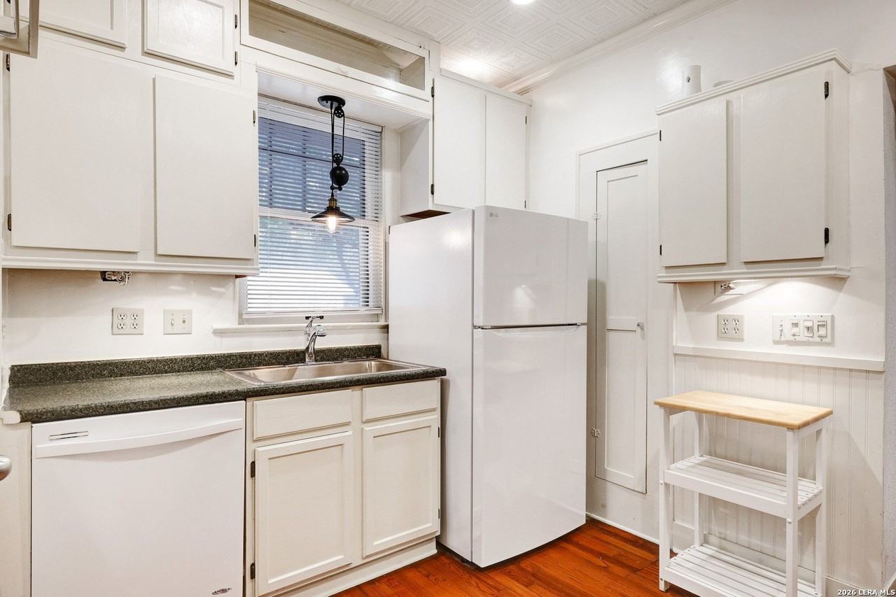 903 E Euclid Ave #903 - Photo 4 of 25