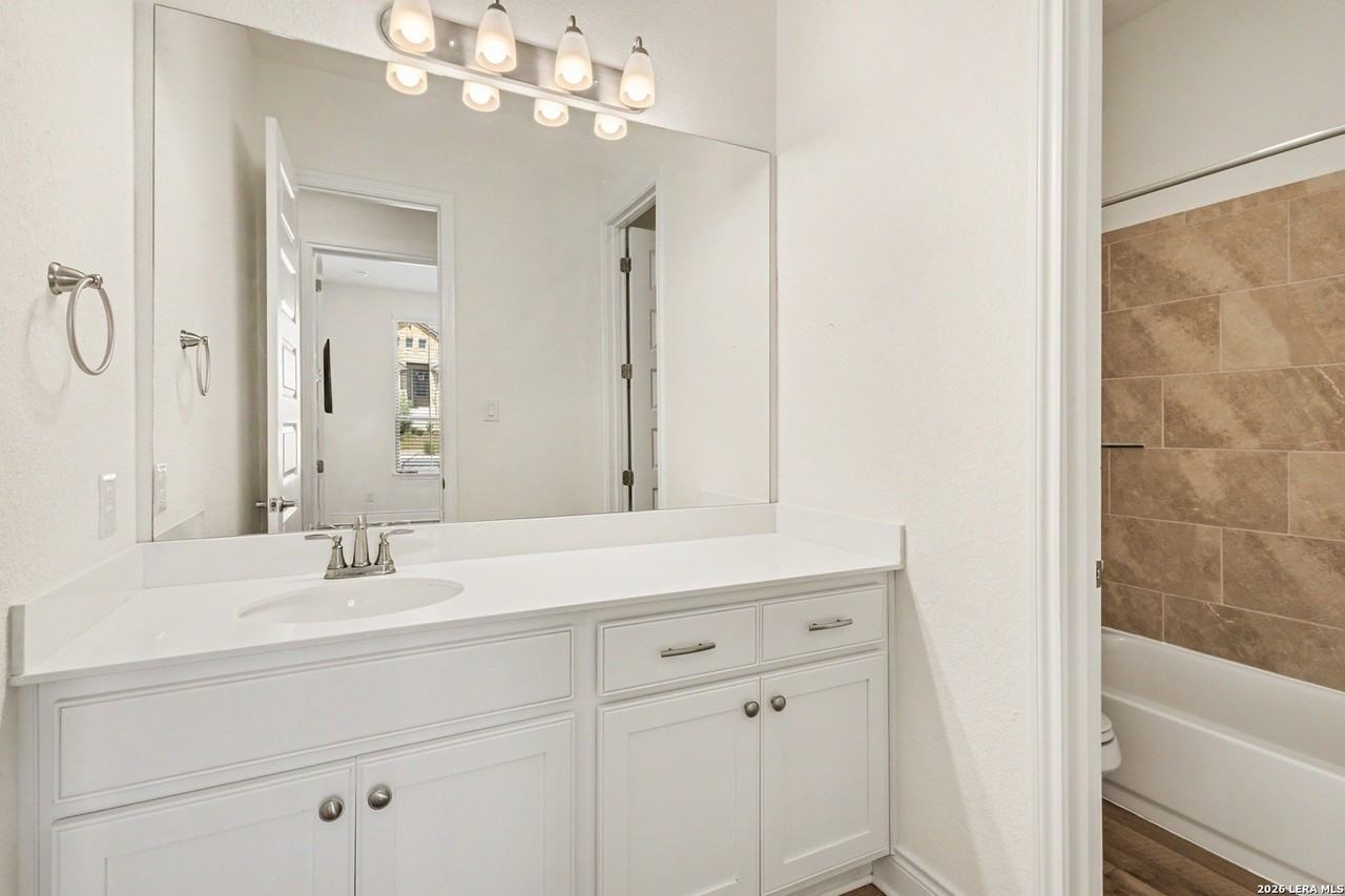214 Vizcaya - Photo 4 of 24