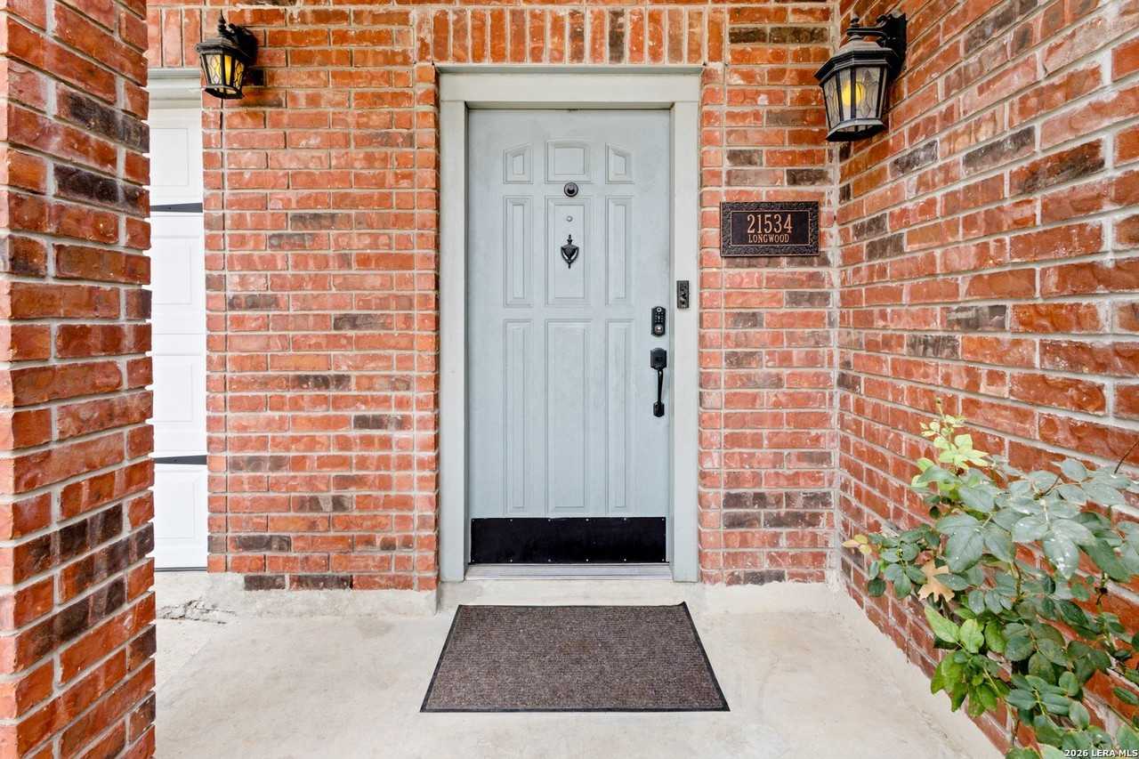 21534 Longwood - Photo 2 of 23
