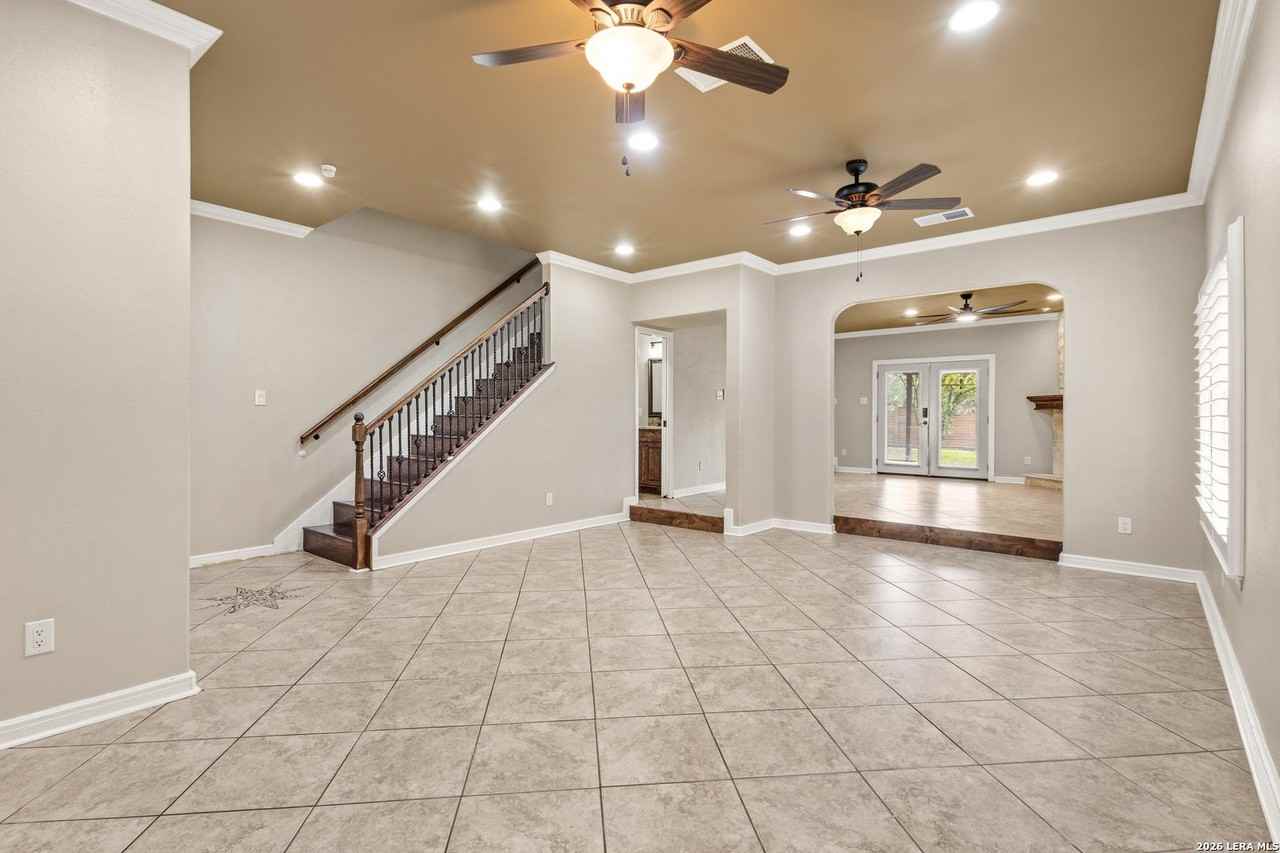 21534 Longwood - Photo 3 of 23