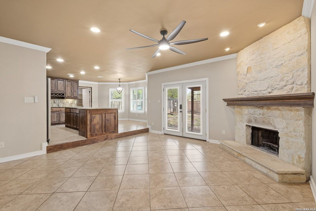 21534 Longwood - Photo 5 of 23