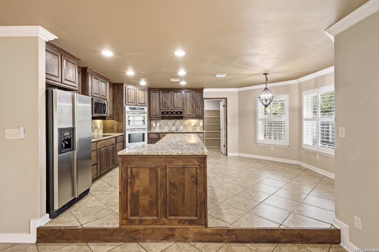 21534 Longwood - Photo 7 of 23