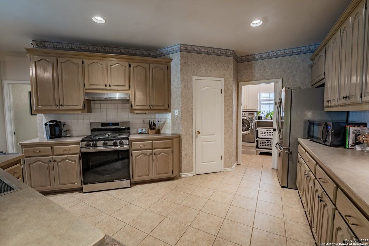 1147 Camellia Ln - Photo 7 of 21