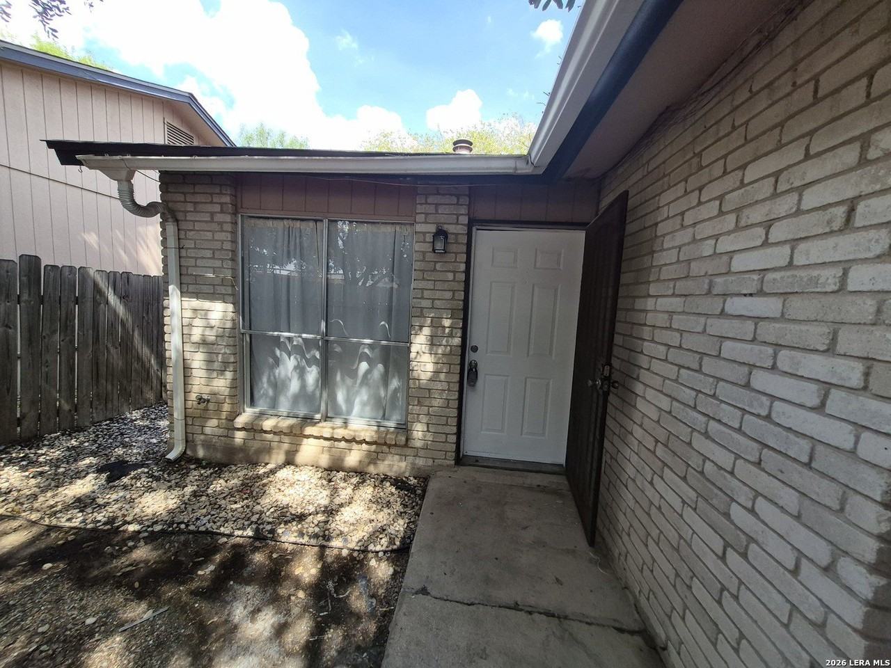 13136 Los Espanada St - Photo 2 of 30