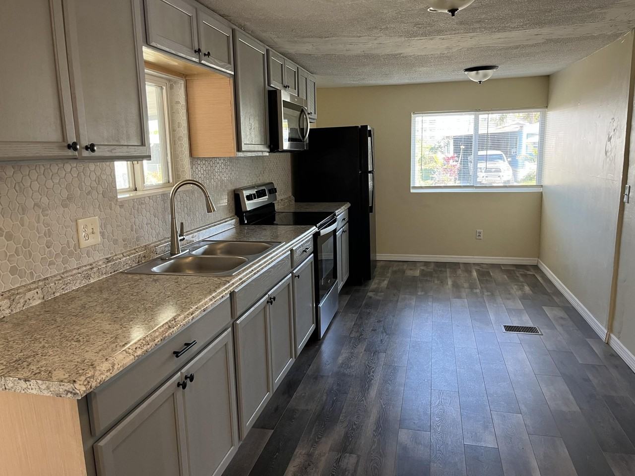 2540 Haverhill Rd Ne - Photo 6 of 15