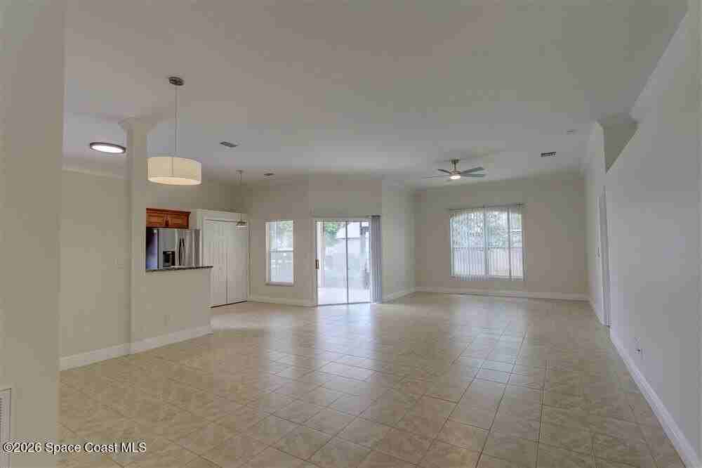 890 Villa Dr - Photo 3 of 27